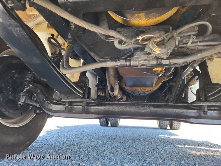 image for item LR9227 2000 Peterbilt 330  dump truck