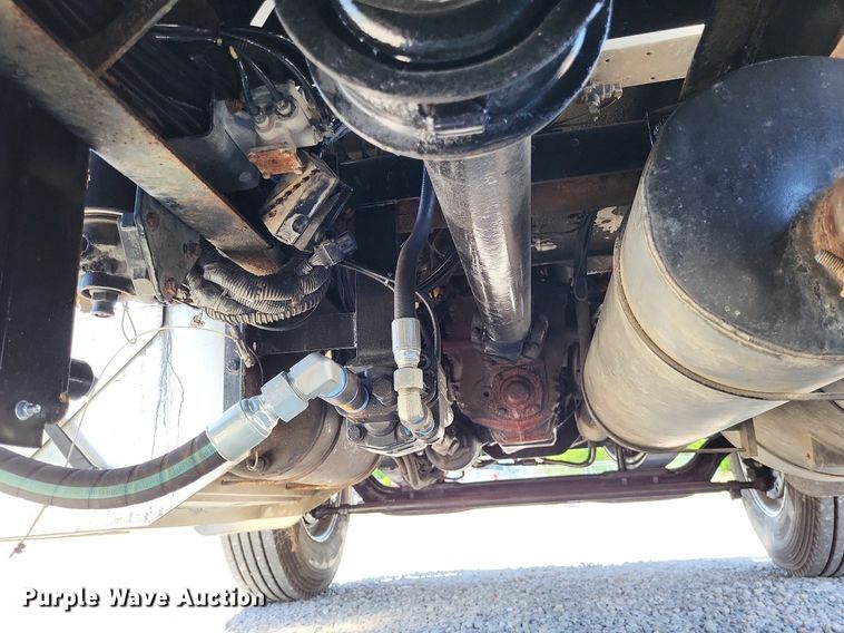 image for item LR9227 2000 Peterbilt 330  dump truck