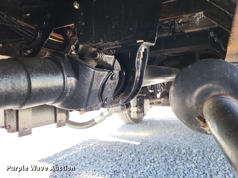 image for item LR9227 2000 Peterbilt 330  dump truck