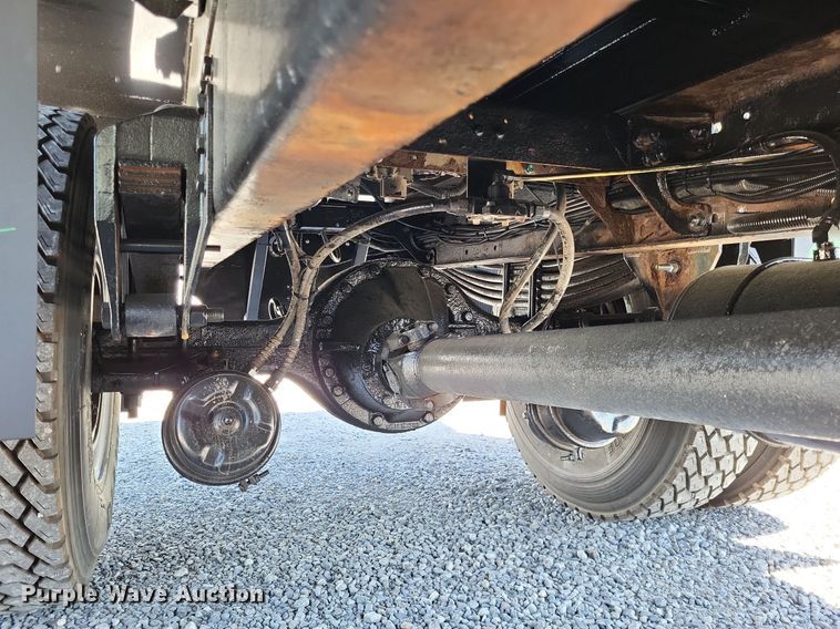 image for item LR9227 2000 Peterbilt 330  dump truck