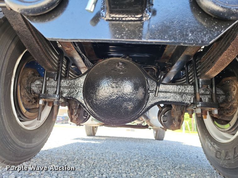 image for item LR9227 2000 Peterbilt 330  dump truck