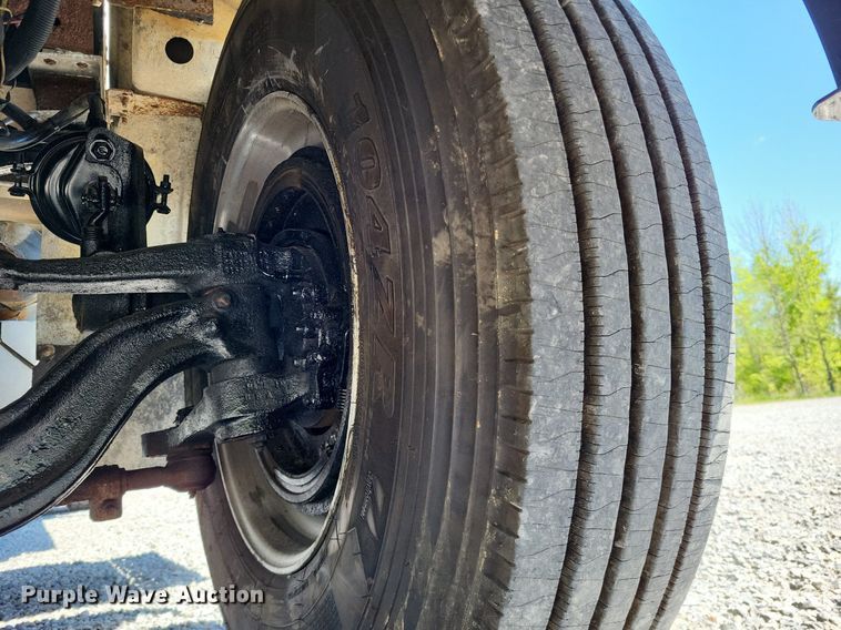 image for item LR9227 2000 Peterbilt 330  dump truck