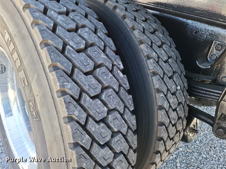 image for item LR9227 2000 Peterbilt 330  dump truck