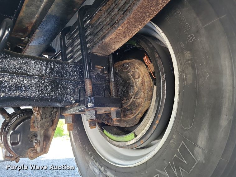 image for item LR9227 2000 Peterbilt 330  dump truck