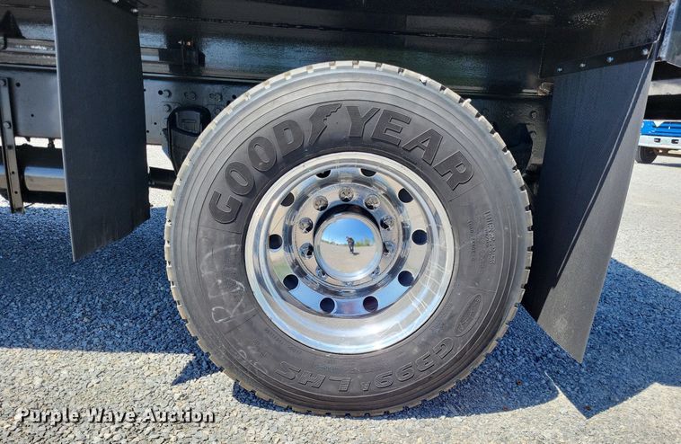 image for item LR9227 2000 Peterbilt 330  dump truck