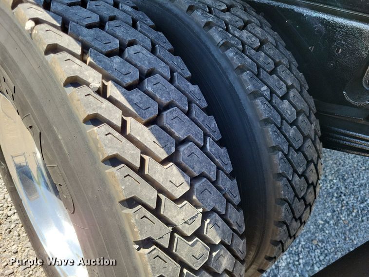 image for item LR9227 2000 Peterbilt 330  dump truck