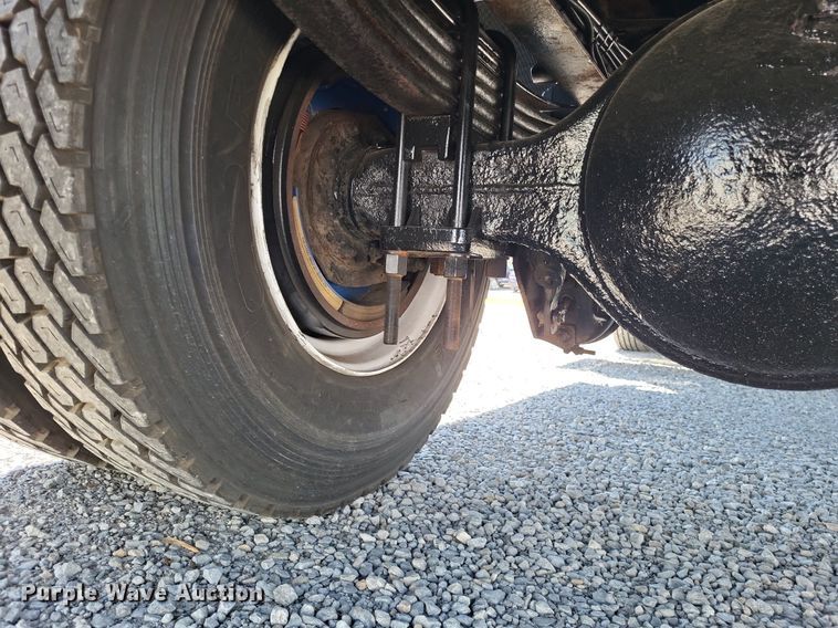 image for item LR9227 2000 Peterbilt 330  dump truck