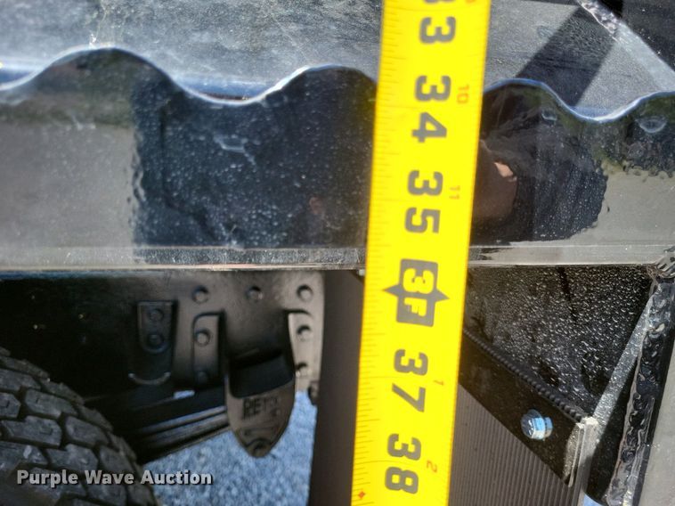 image for item LR9227 2000 Peterbilt 330  dump truck