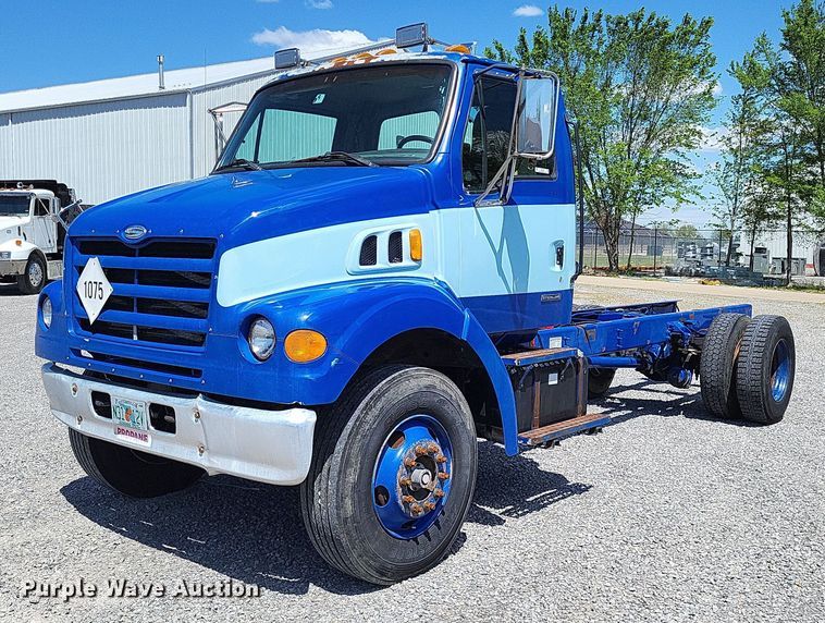 image for item LR9228 2000 Sterling L7500  truck cab and chassis