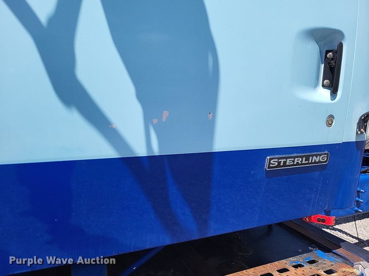 image for item LR9228 2000 Sterling L7500  truck cab and chassis