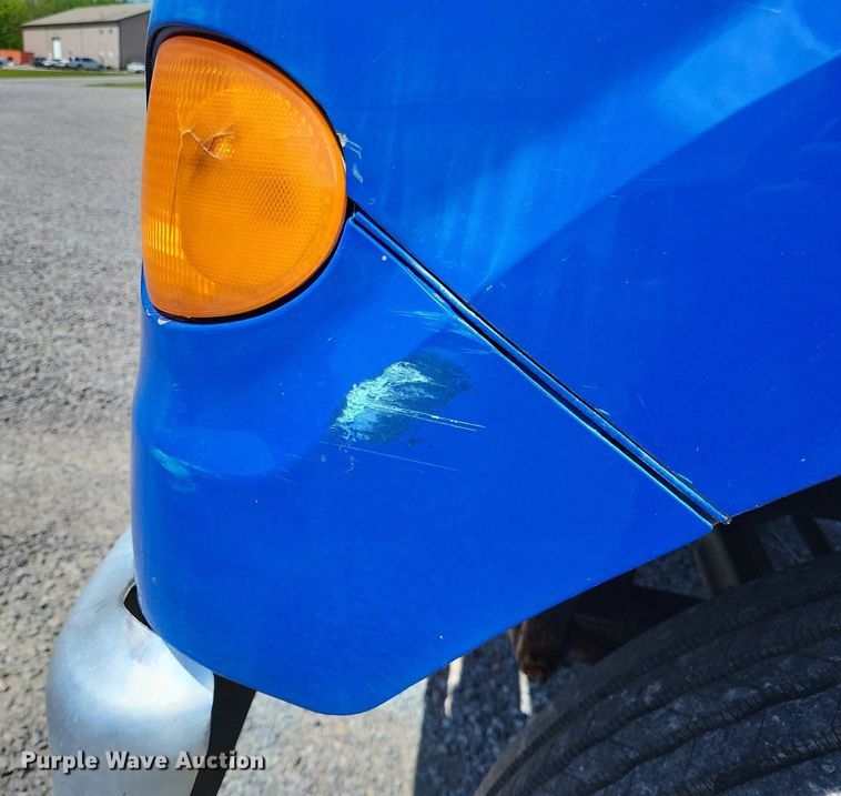 image for item LR9228 2000 Sterling L7500  truck cab and chassis