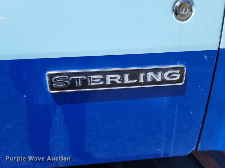 image for item LR9228 2000 Sterling L7500  truck cab and chassis