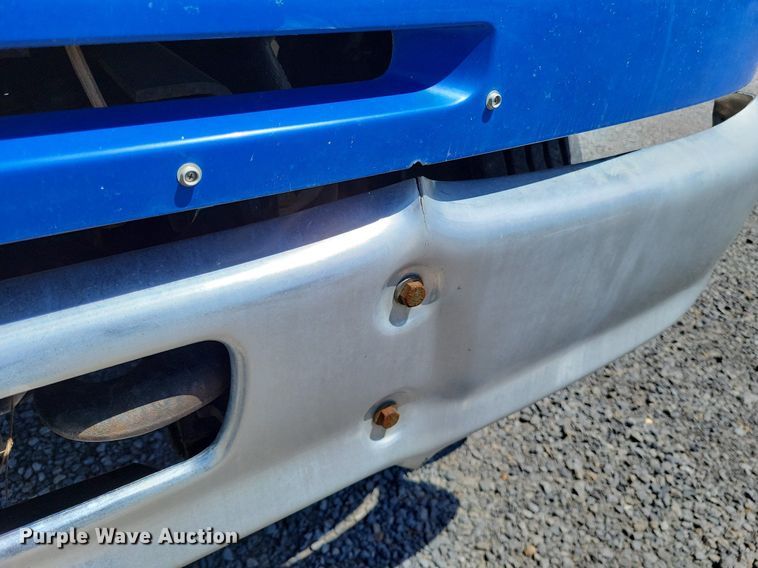 image for item LR9228 2000 Sterling L7500  truck cab and chassis