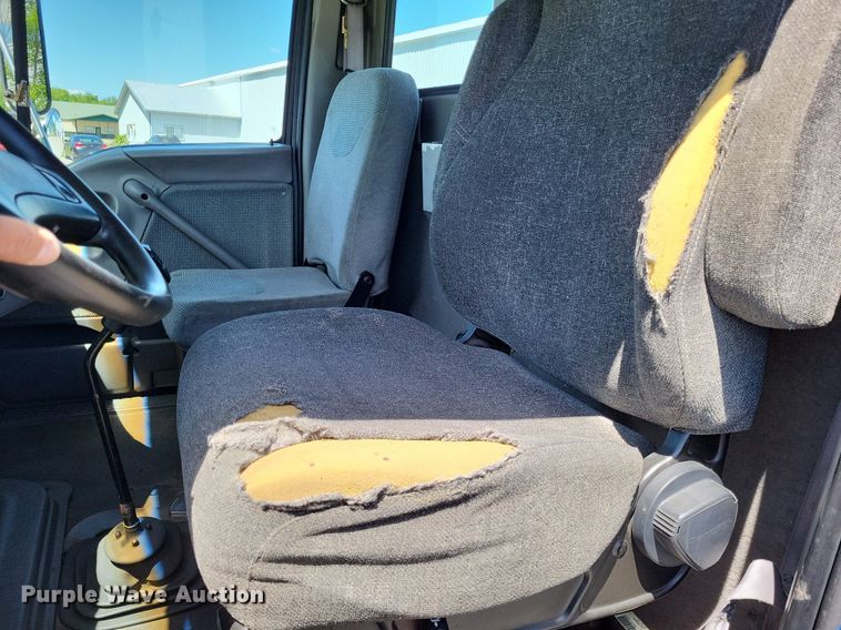 image for item LR9228 2000 Sterling L7500  truck cab and chassis