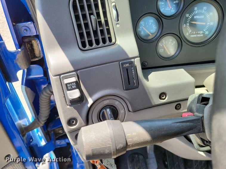 image for item LR9228 2000 Sterling L7500  truck cab and chassis