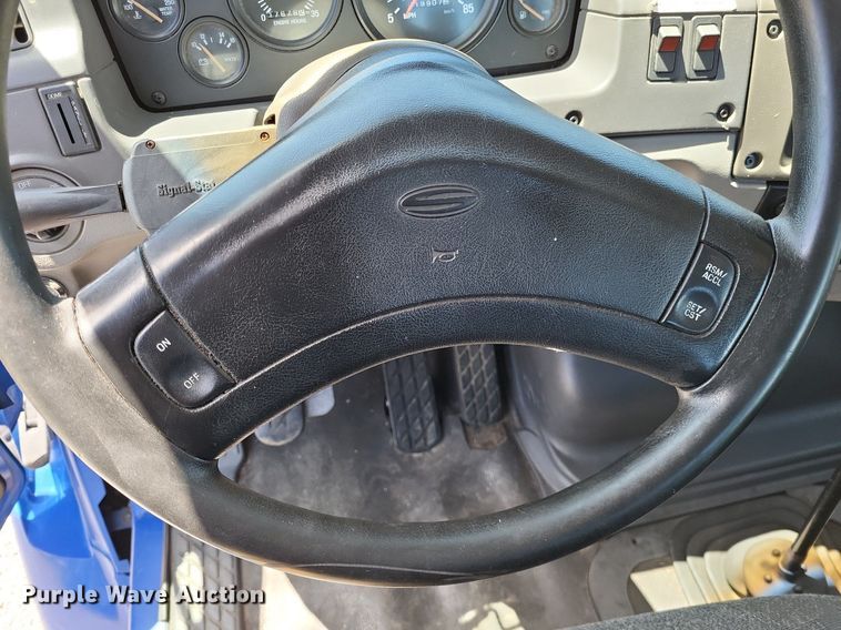 image for item LR9228 2000 Sterling L7500  truck cab and chassis