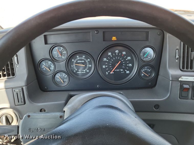 image for item LR9228 2000 Sterling L7500  truck cab and chassis