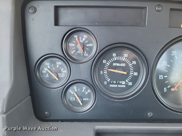 image for item LR9228 2000 Sterling L7500  truck cab and chassis