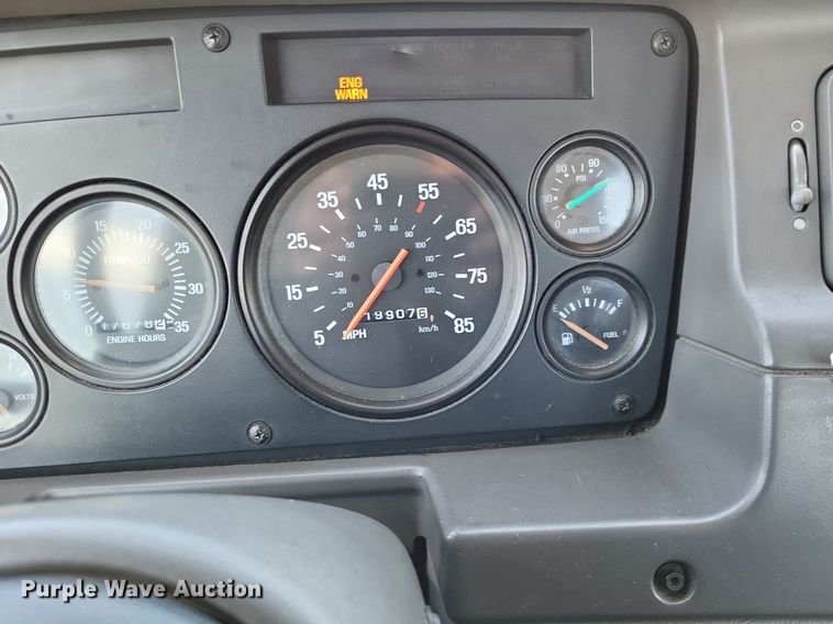 image for item LR9228 2000 Sterling L7500  truck cab and chassis