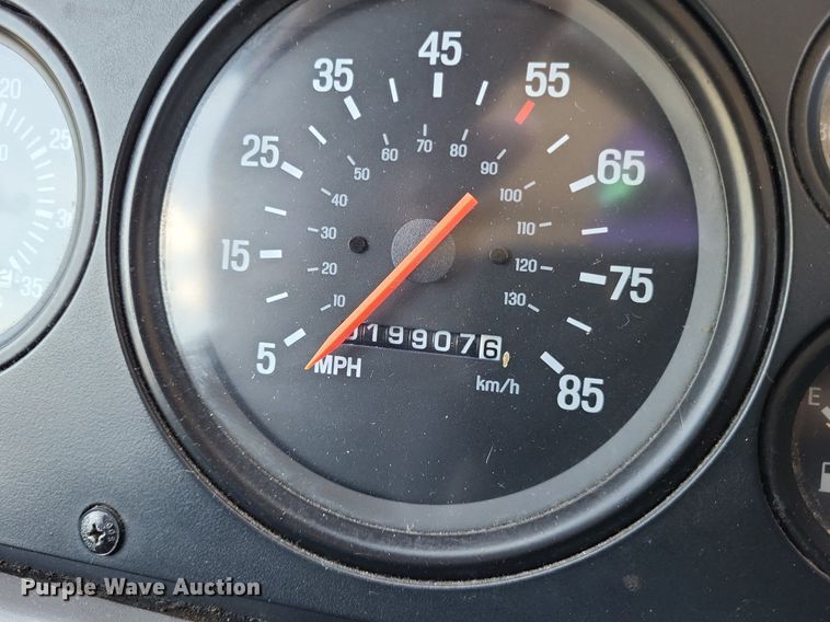 image for item LR9228 2000 Sterling L7500  truck cab and chassis