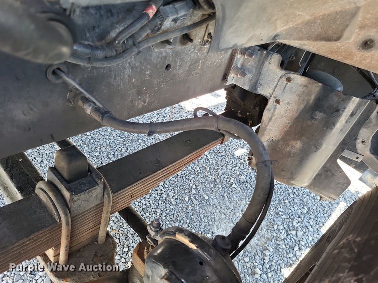 image for item LR9228 2000 Sterling L7500  truck cab and chassis