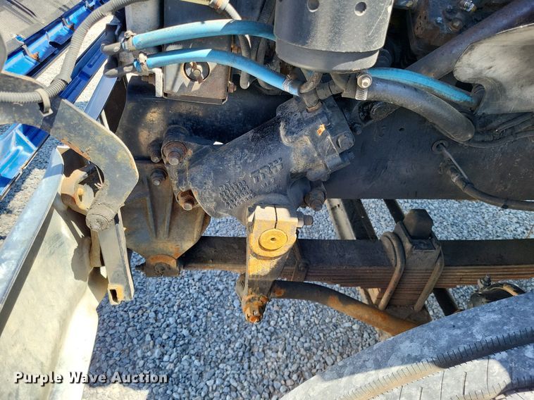 image for item LR9228 2000 Sterling L7500  truck cab and chassis