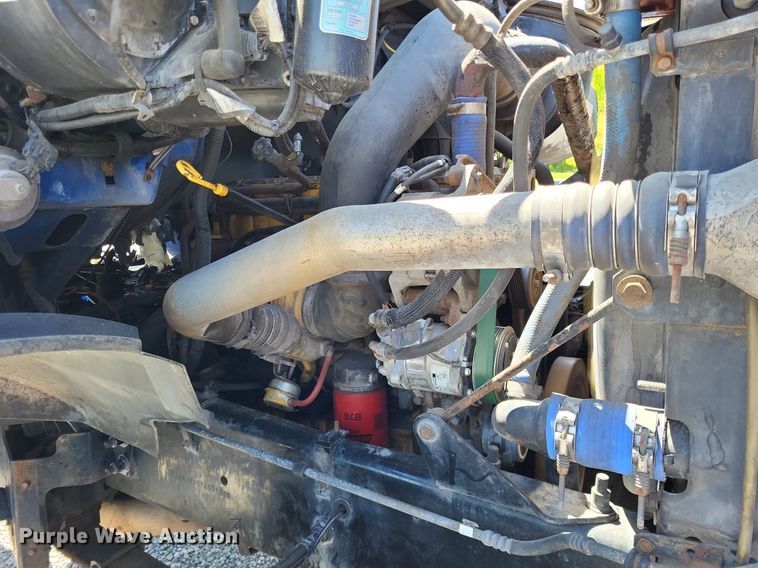 image for item LR9228 2000 Sterling L7500  truck cab and chassis