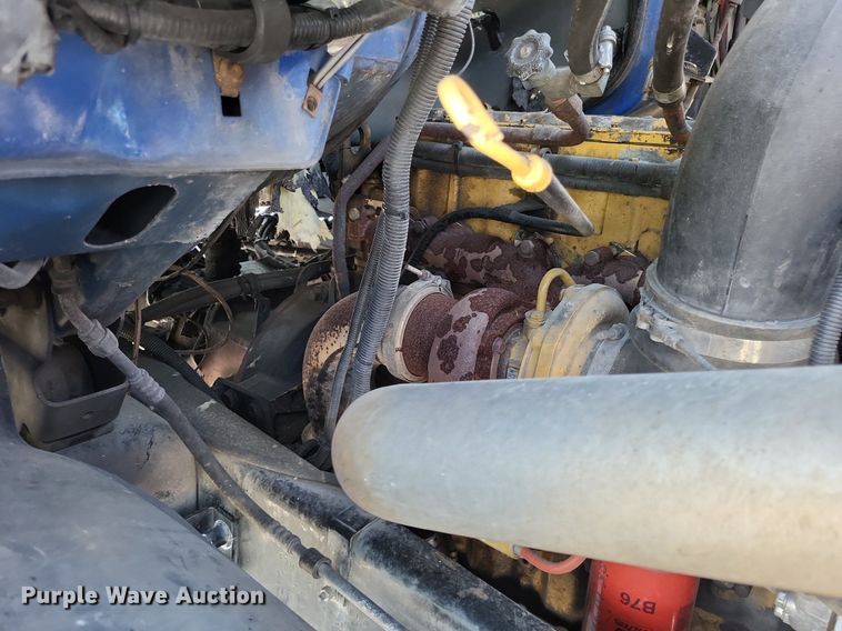 image for item LR9228 2000 Sterling L7500  truck cab and chassis