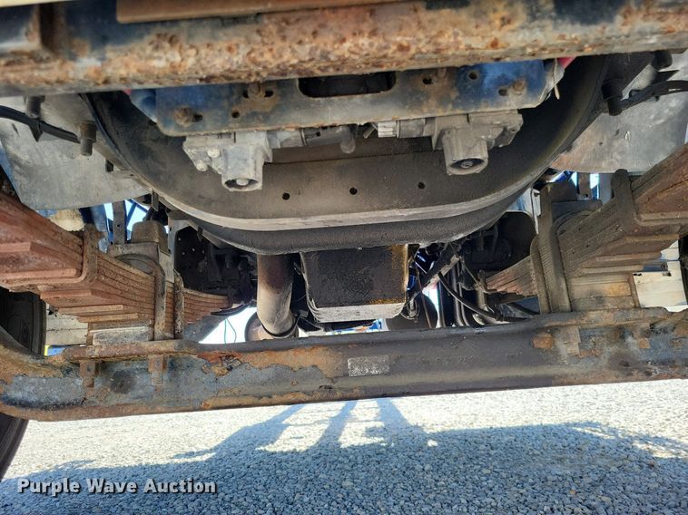 image for item LR9228 2000 Sterling L7500  truck cab and chassis