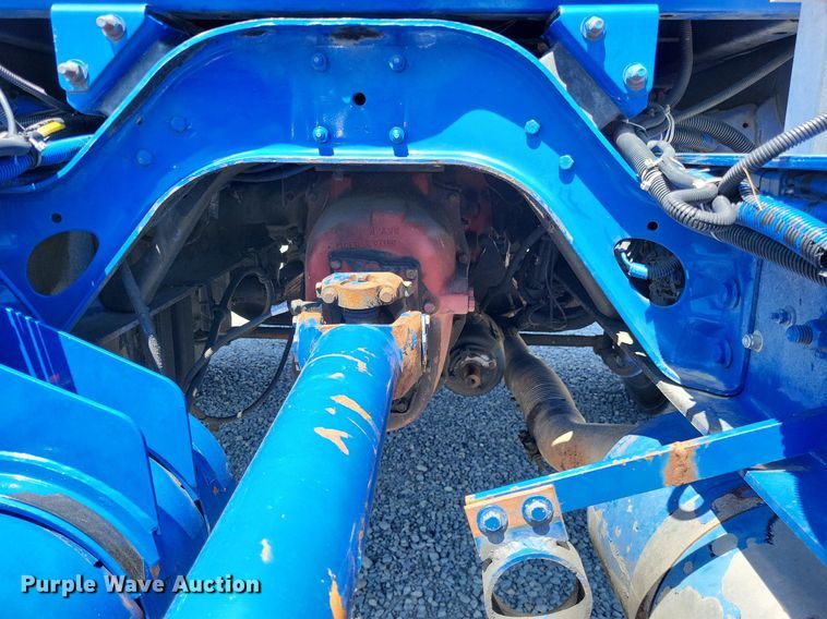 image for item LR9228 2000 Sterling L7500  truck cab and chassis