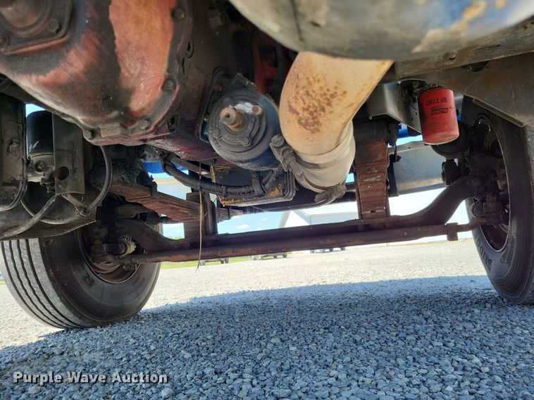 image for item LR9228 2000 Sterling L7500  truck cab and chassis