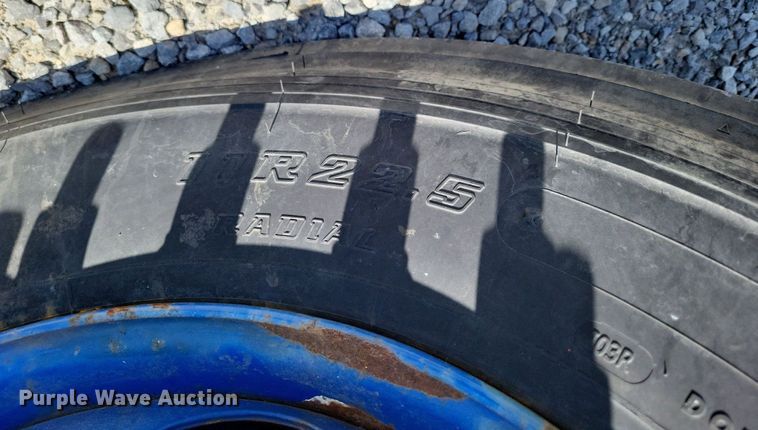 image for item LR9228 2000 Sterling L7500  truck cab and chassis