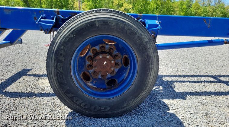 image for item LR9228 2000 Sterling L7500  truck cab and chassis