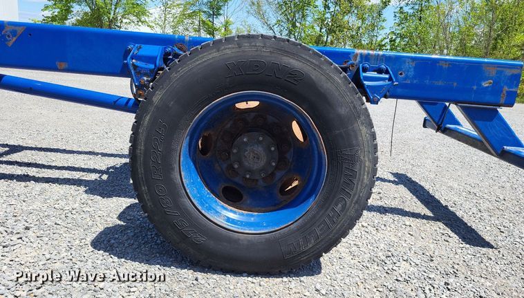 image for item LR9228 2000 Sterling L7500  truck cab and chassis