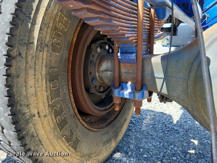 image for item LR9228 2000 Sterling L7500  truck cab and chassis