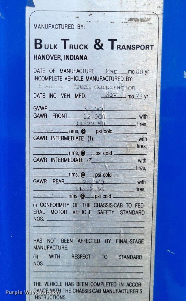 image for item LR9228 2000 Sterling L7500  truck cab and chassis