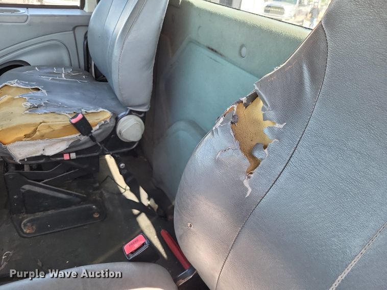 image for item LR9229 2004 International 8600  semi truck