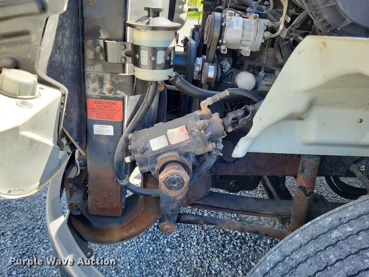 image for item LR9229 2004 International 8600  semi truck