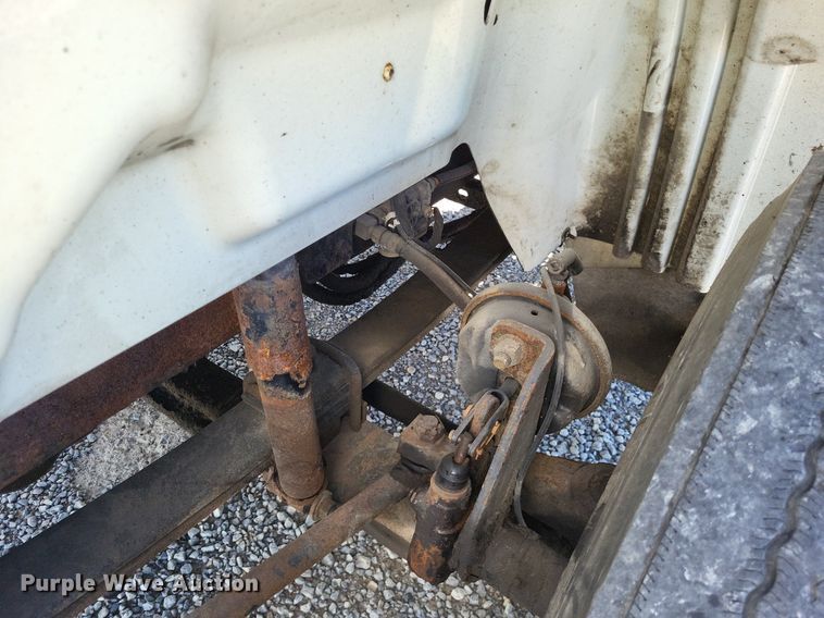 image for item LR9229 2004 International 8600  semi truck