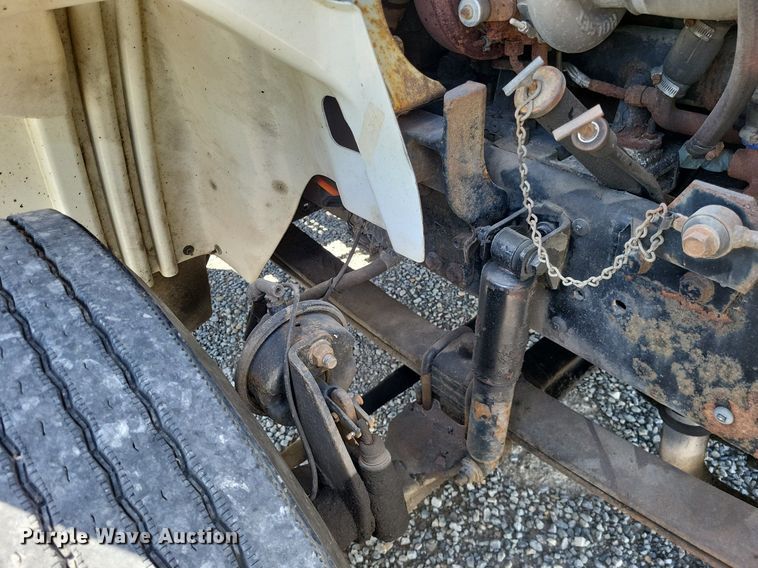 image for item LR9229 2004 International 8600  semi truck