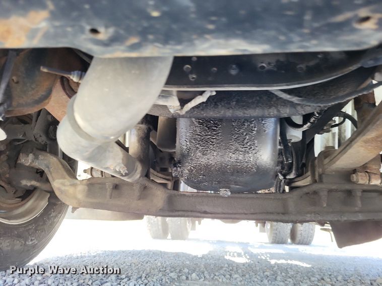 image for item LR9229 2004 International 8600  semi truck