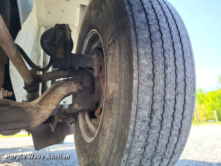 image for item LR9229 2004 International 8600  semi truck