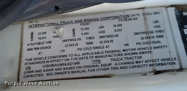 image for item LR9229 2004 International 8600  semi truck