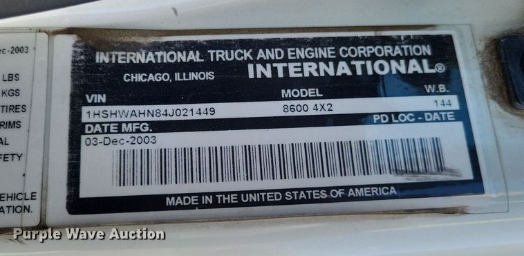 image for item LR9229 2004 International 8600  semi truck