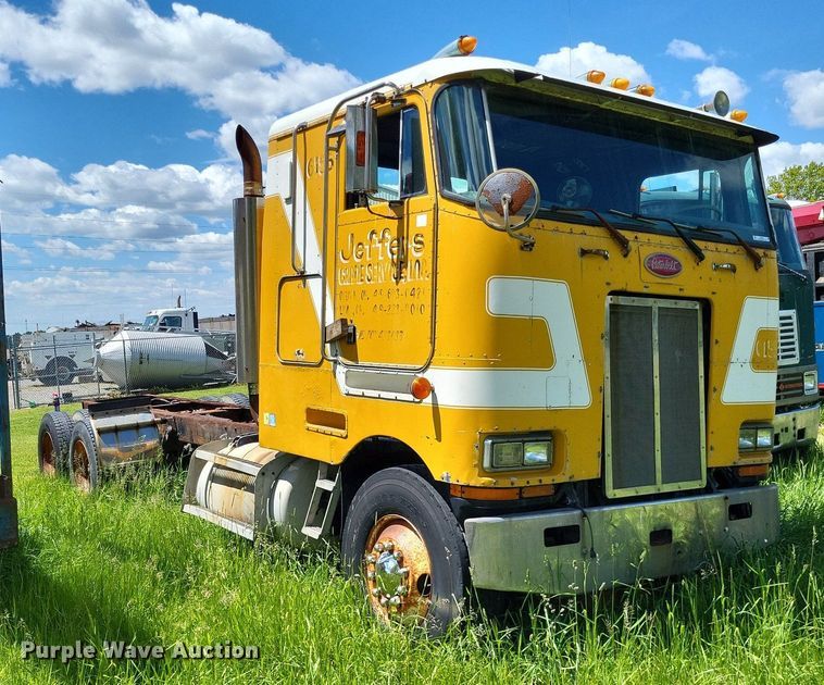 image for item LR9232 1984 Peterbilt 362  truck cab and chassis