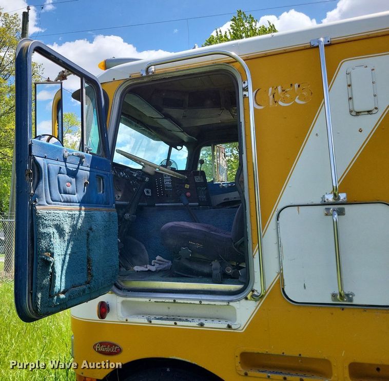 image for item LR9232 1984 Peterbilt 362  truck cab and chassis