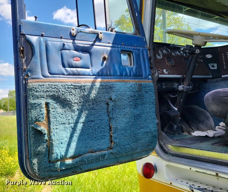 image for item LR9232 1984 Peterbilt 362  truck cab and chassis