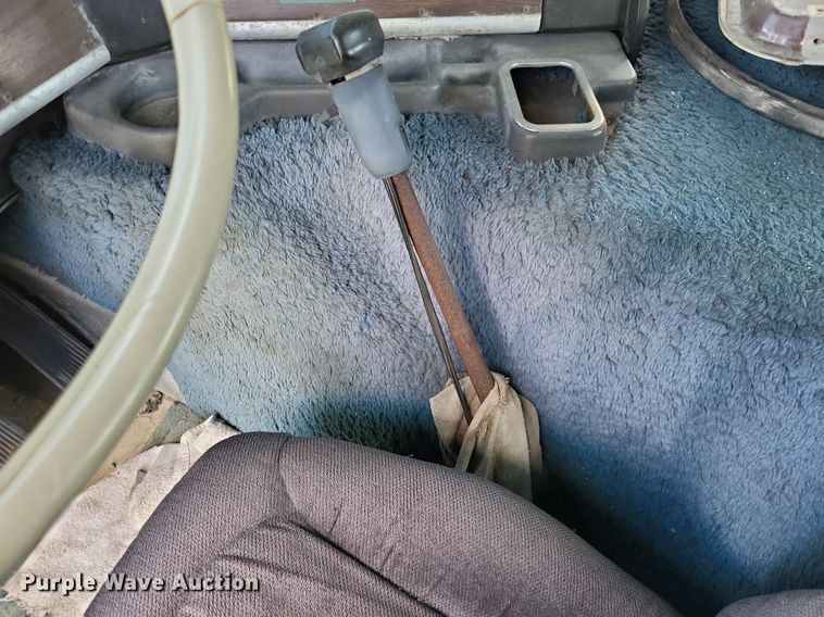 image for item LR9232 1984 Peterbilt 362  truck cab and chassis