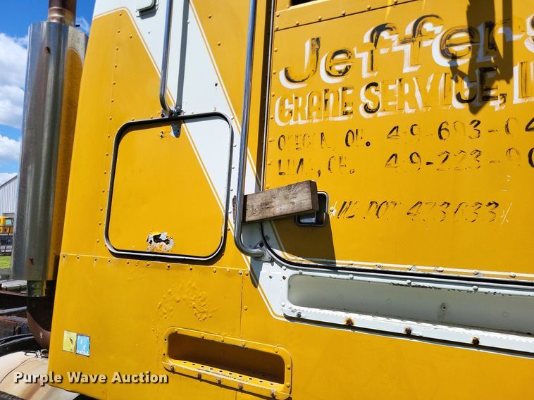 image for item LR9232 1984 Peterbilt 362  truck cab and chassis