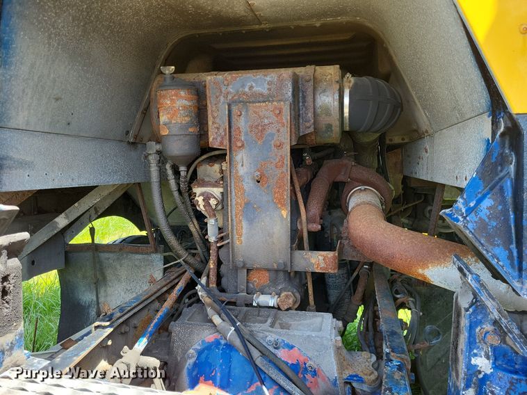 image for item LR9232 1984 Peterbilt 362  truck cab and chassis